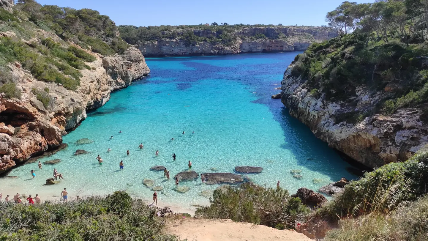Caló des Moro en Mallorca, una de las mejores calas que ver en España