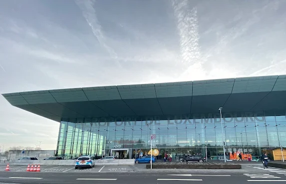 Terminal del Aeropuerto de Luxemburgo para volar hacia el norte de Alsacia
