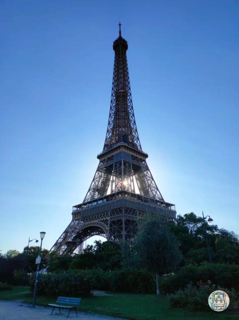 Vista de la Torre Eiffel desde los jardines de la Promenade Marie de Roumanie