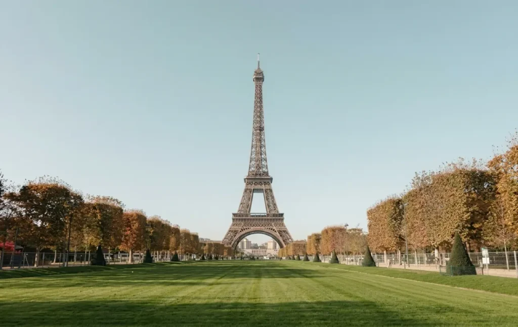 Fotografía de la Torre Eiffel desde el Campo de Marte