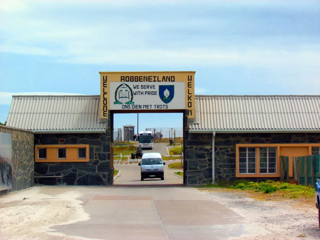 Puerta de entrada principal al complejo histórico de la prisión de Robben Island