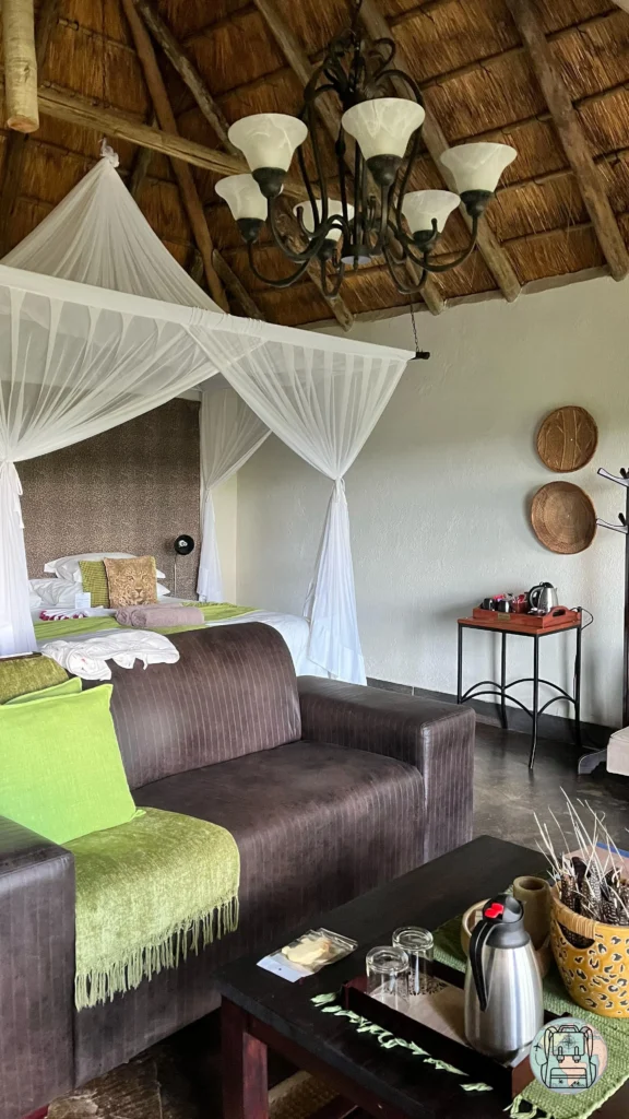 Interior de un bungalow o lodge de safari en Sudáfrica