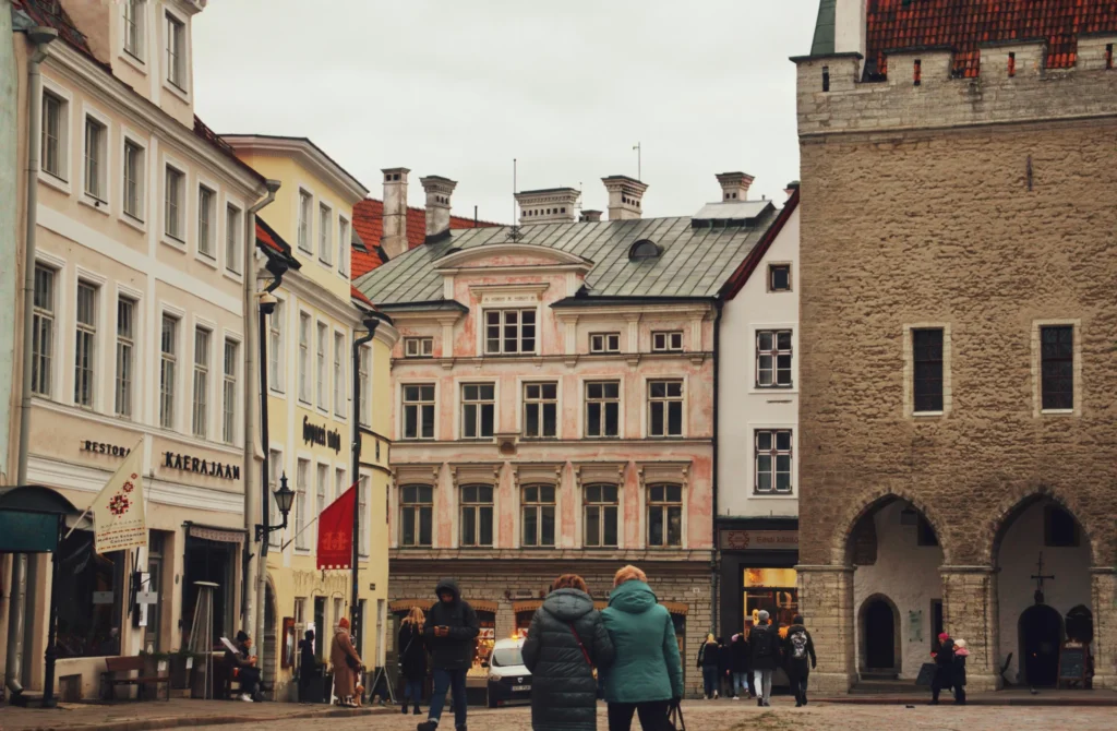 Paseo por el casco antiguo de una de las mejores ciudades europeas para visitar en Navidad: Tallín