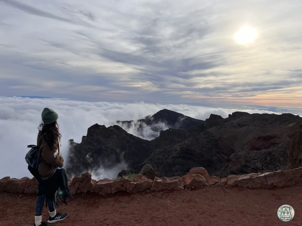 mar de nubes al atardecer desde los miradores del Roque de los Muchachos en La Palma